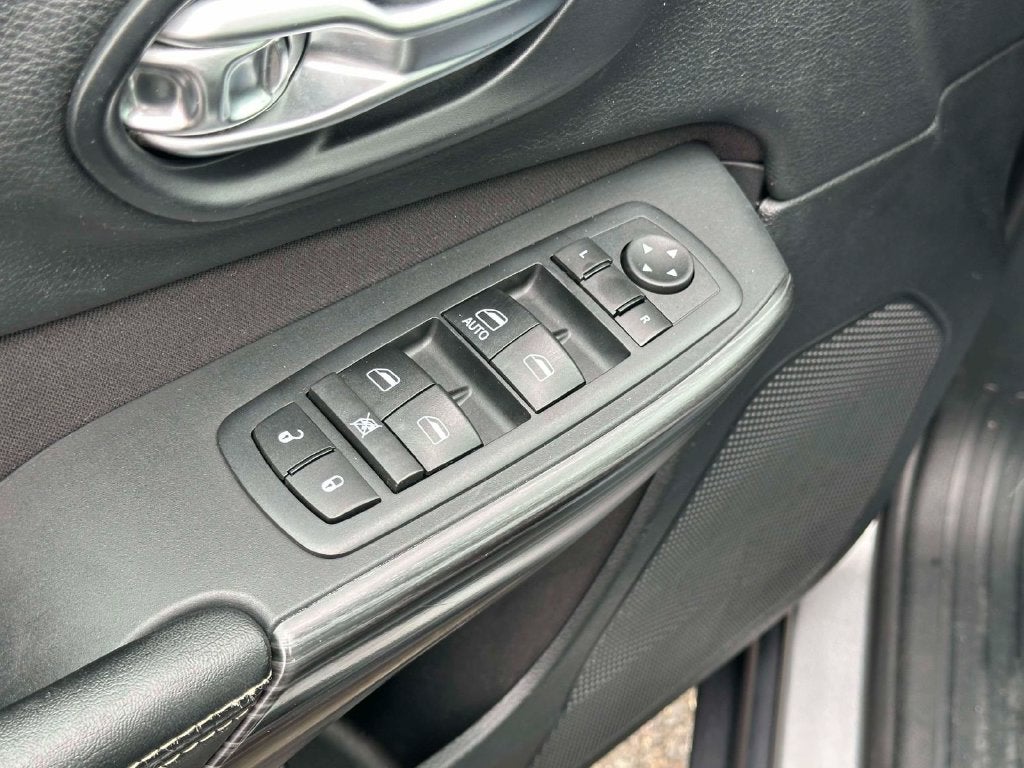 2017 Jeep Cherokee Sport