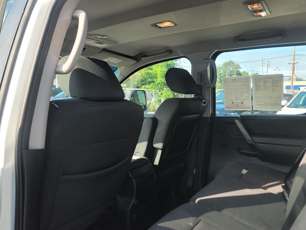 2014 Nissan Titan Base