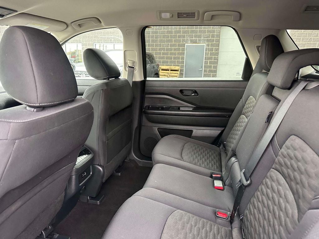 2024 Nissan Pathfinder SV