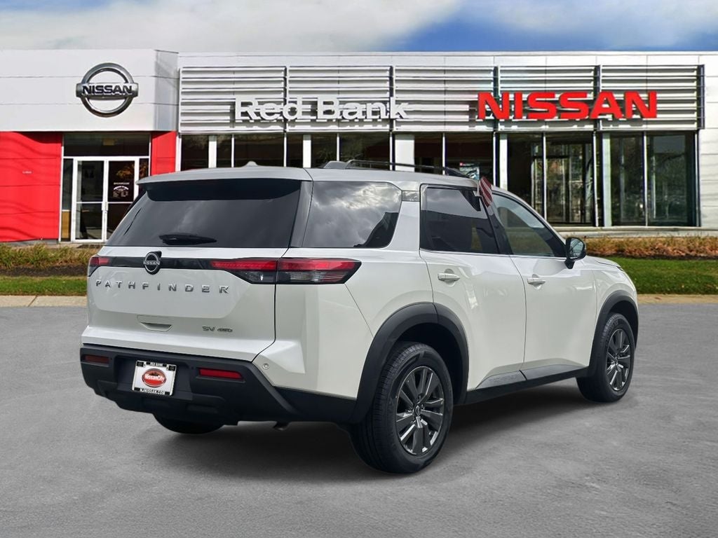 2024 Nissan Pathfinder SV