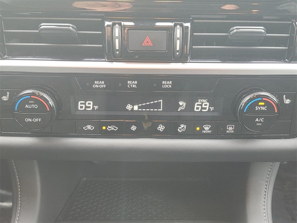 2025 Nissan Pathfinder SV