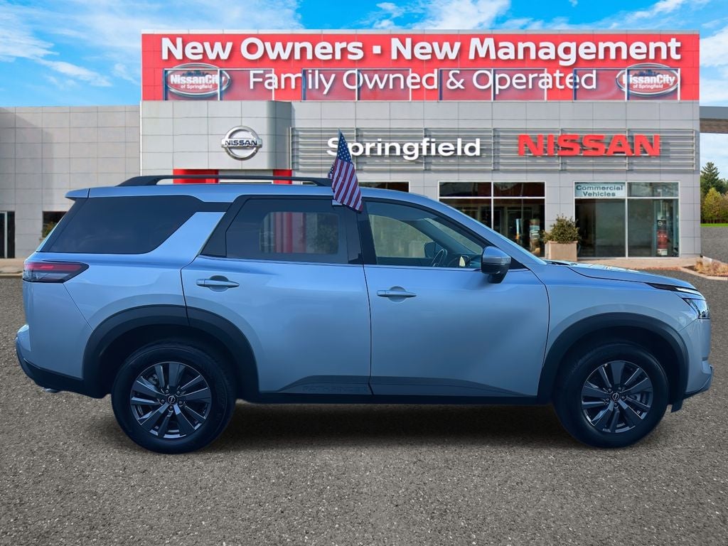 2024 Nissan Pathfinder SV