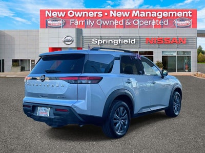 2024 Nissan Pathfinder SV