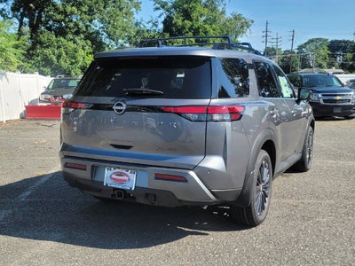 2026 Nissan Pathfinder SL