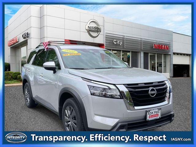 2022 Nissan Pathfinder SV