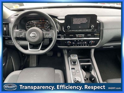 2022 Nissan Pathfinder SV