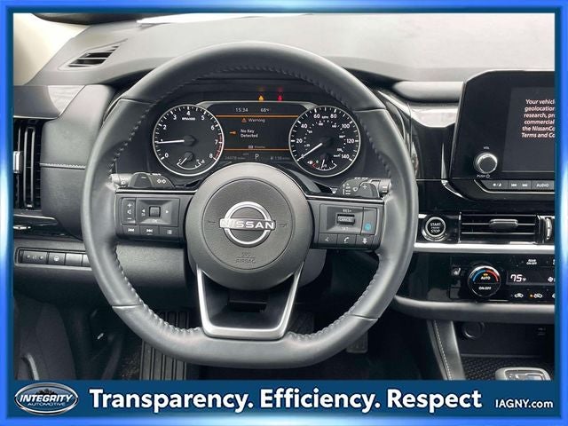 2022 Nissan Pathfinder SV