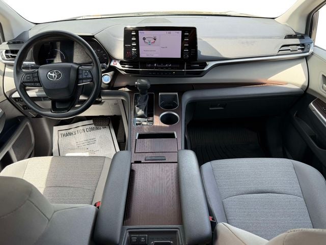 2022 Toyota Sienna LE 8 Passenger