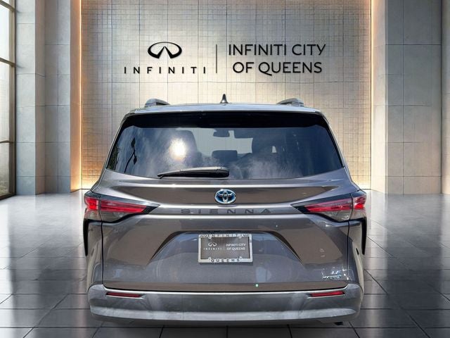 2022 Toyota Sienna LE 8 Passenger
