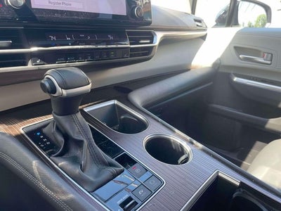 2023 Toyota Sienna XLE 8 Passenger