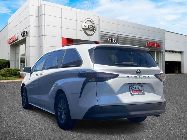 2023 Toyota Sienna XLE 8 Passenger