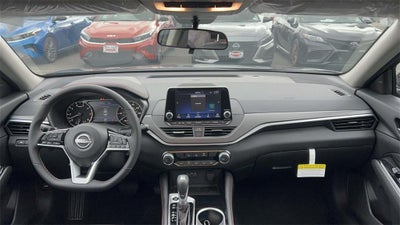 2025 Nissan Altima SR