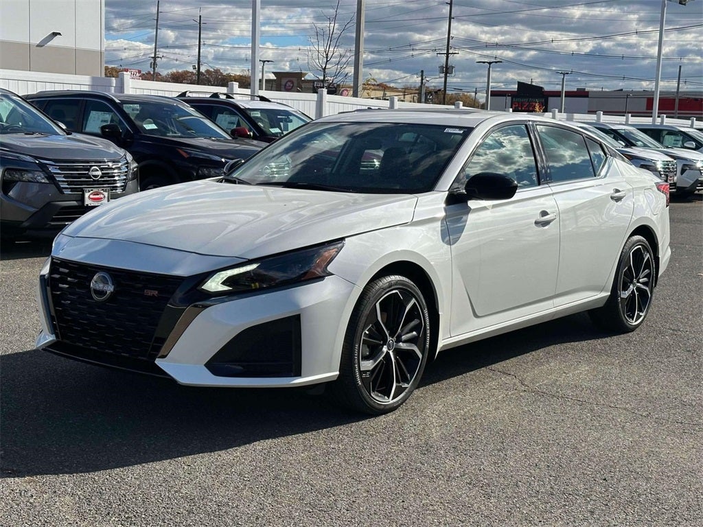 2025 Nissan Altima SR