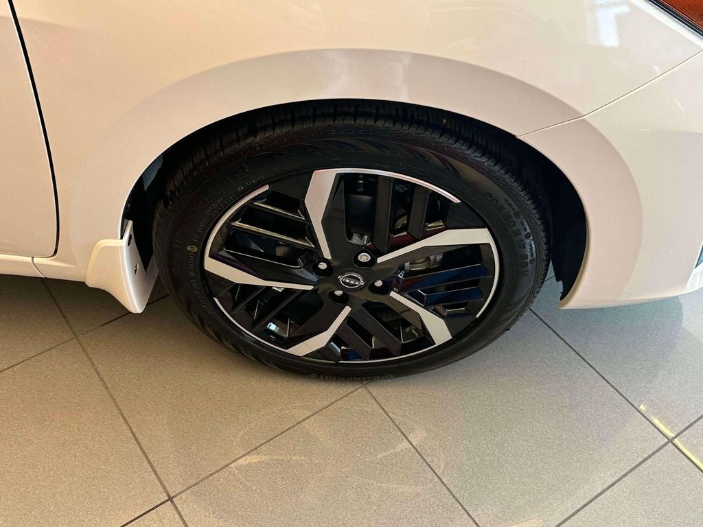 2025 Nissan Versa SR