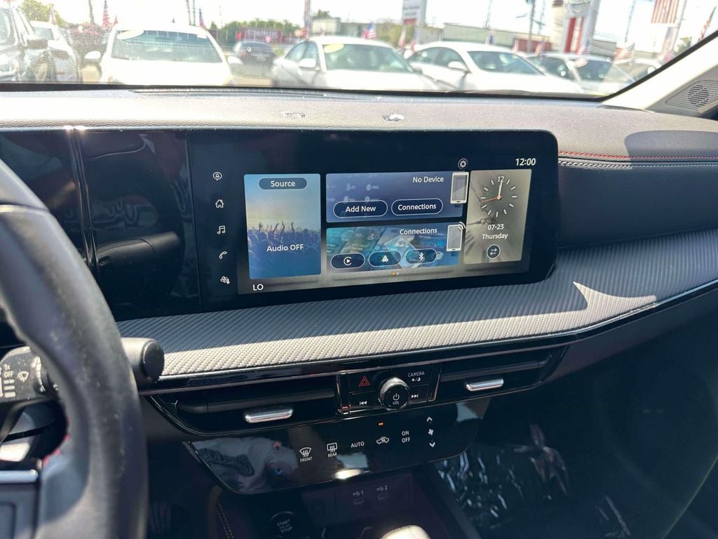 2025 Nissan Kicks SR