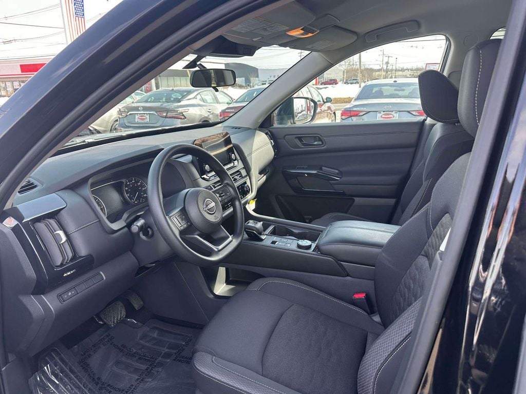 2025 Nissan Pathfinder S