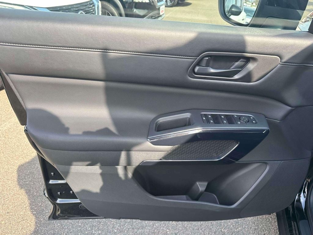 2025 Nissan Pathfinder S