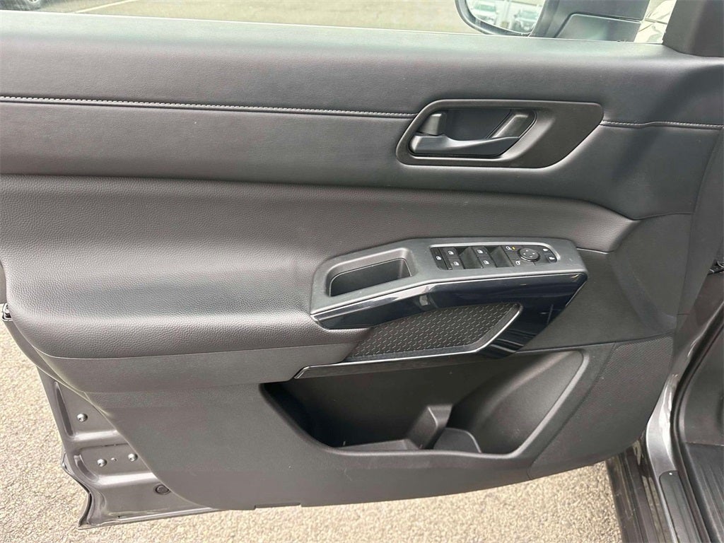 2024 Nissan Pathfinder S