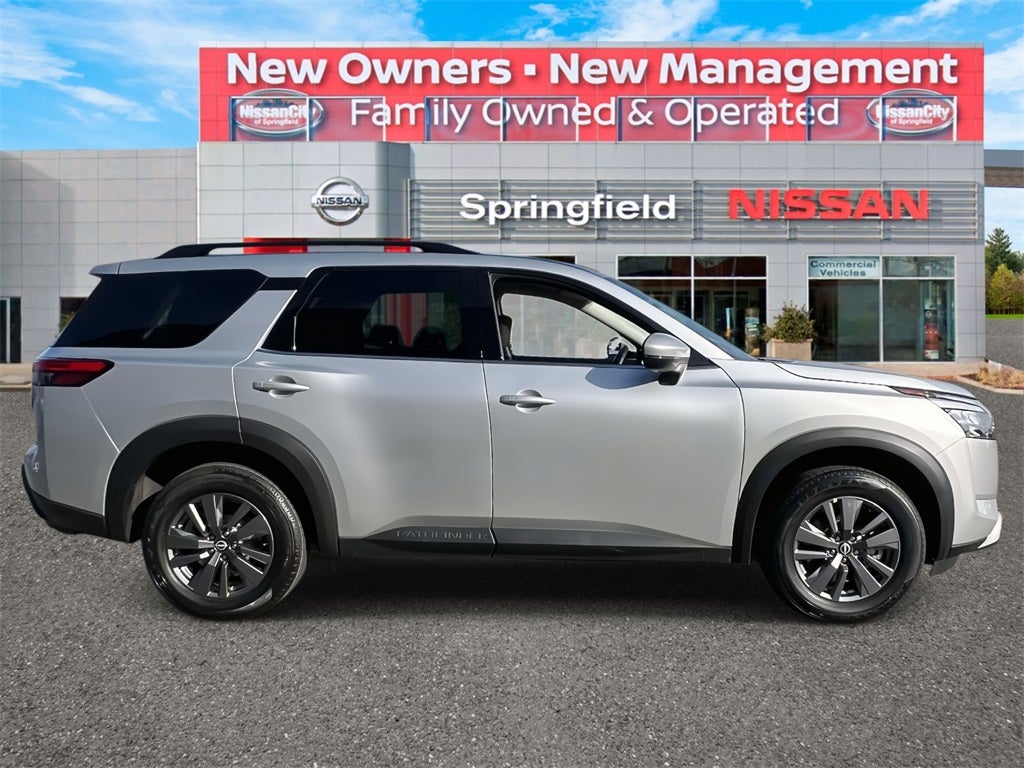 2024 Nissan Pathfinder SV