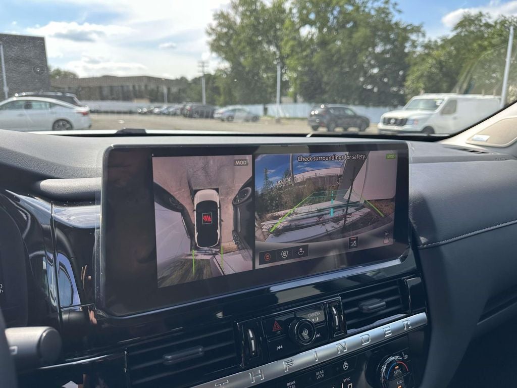 2026 Nissan Pathfinder SL