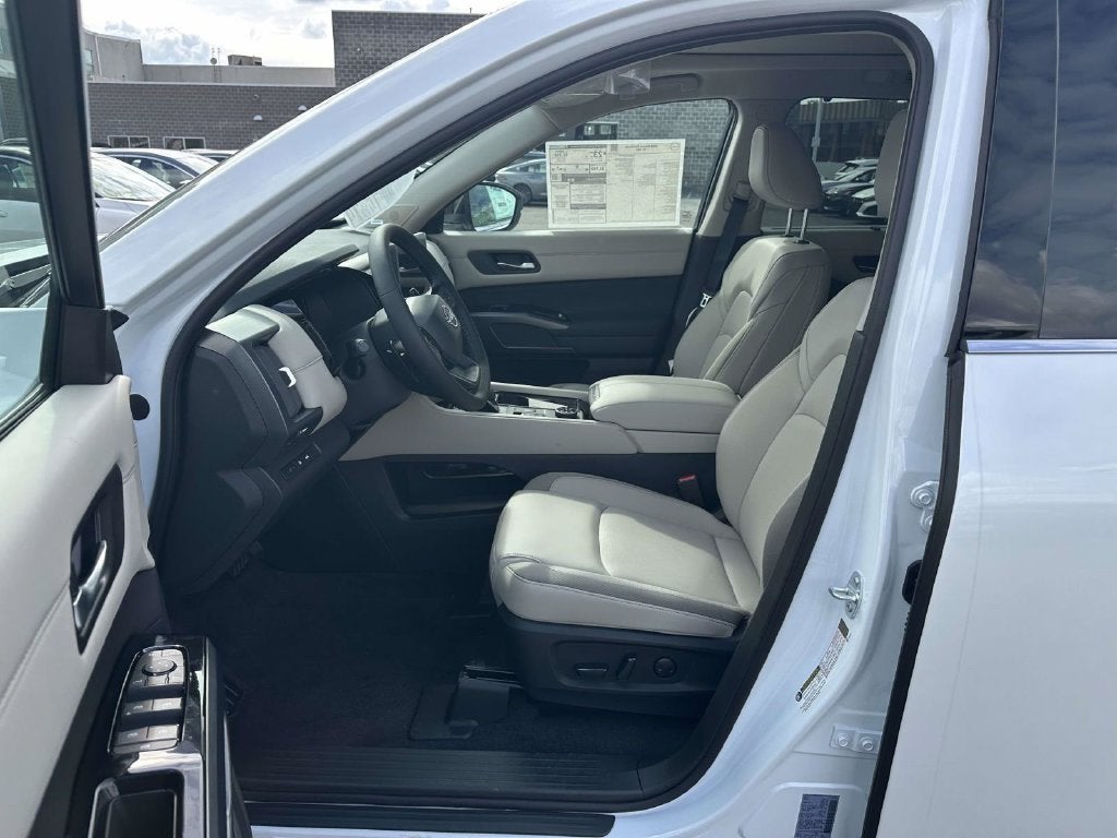 2026 Nissan Pathfinder SL