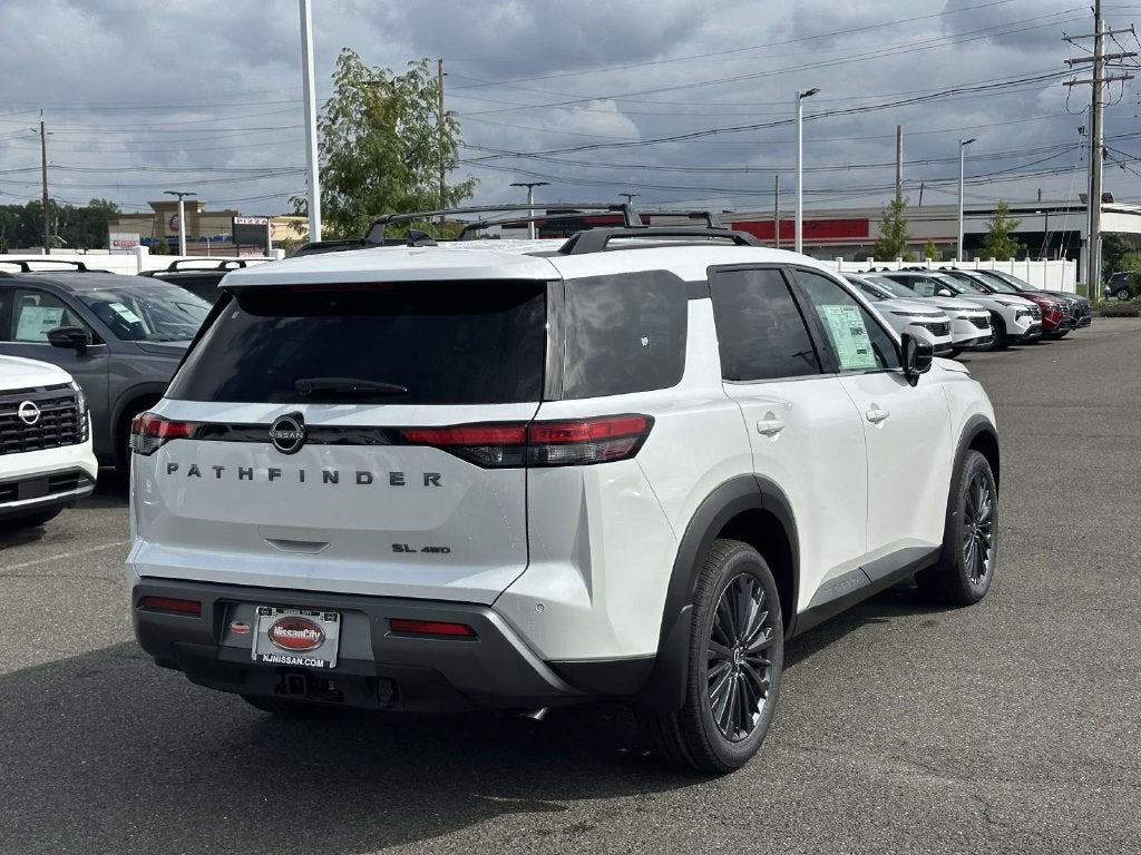 2026 Nissan Pathfinder SL