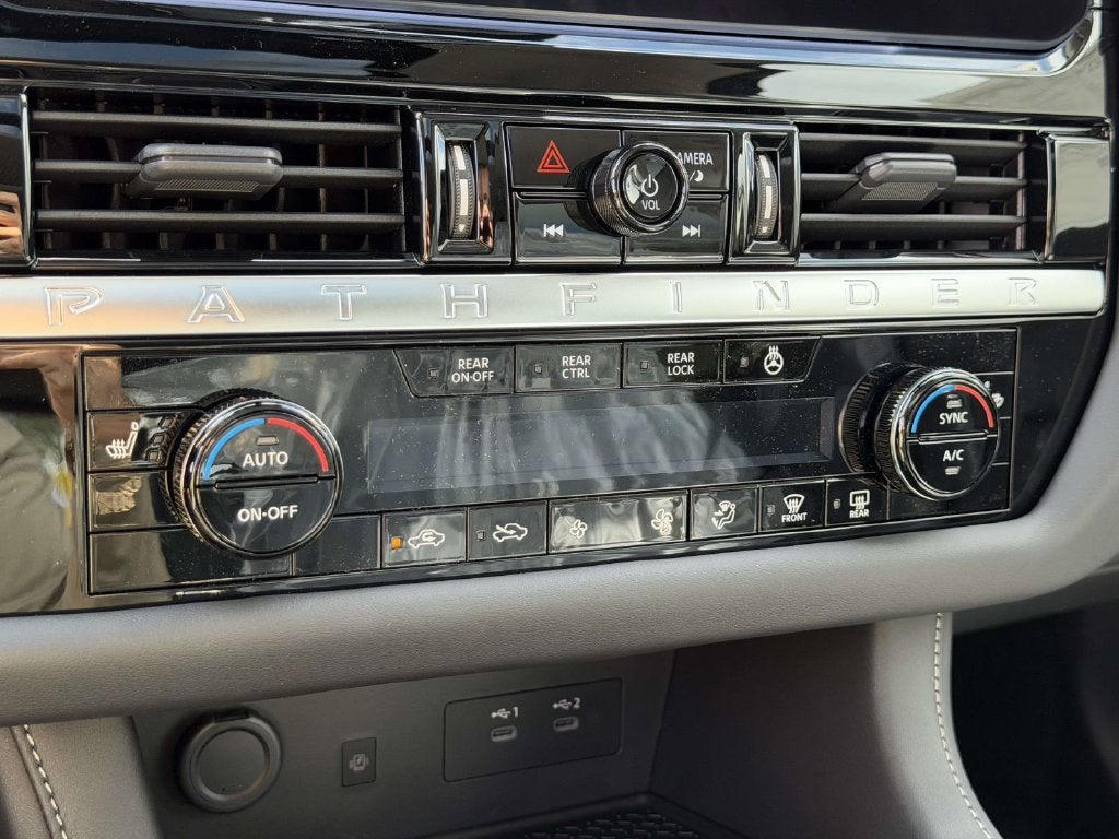 2026 Nissan Pathfinder SL