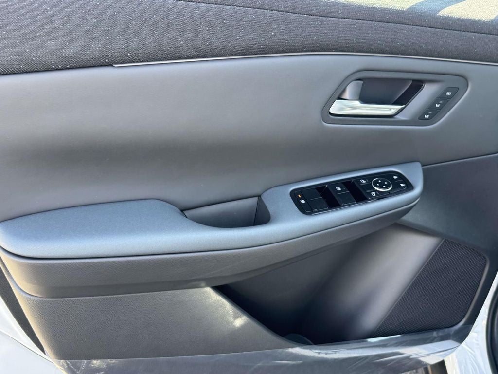 2026 Nissan LEAF Platinum+