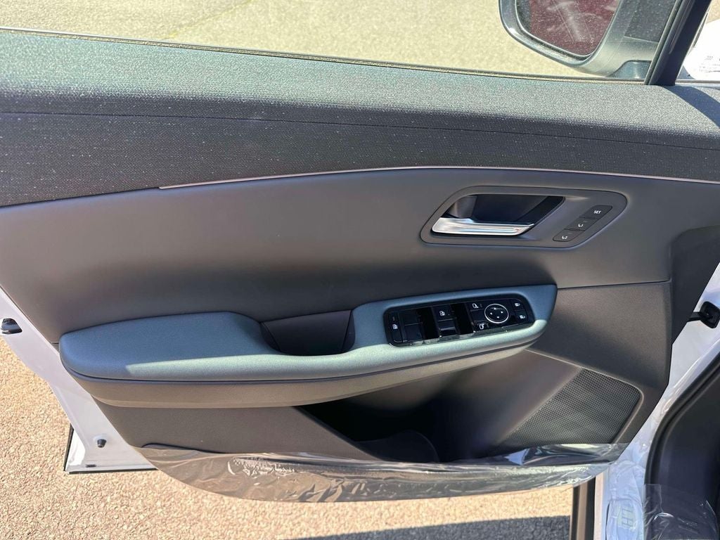 2026 Nissan LEAF Platinum+