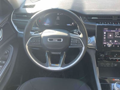 2023 Jeep Grand Cherokee Laredo 4x4