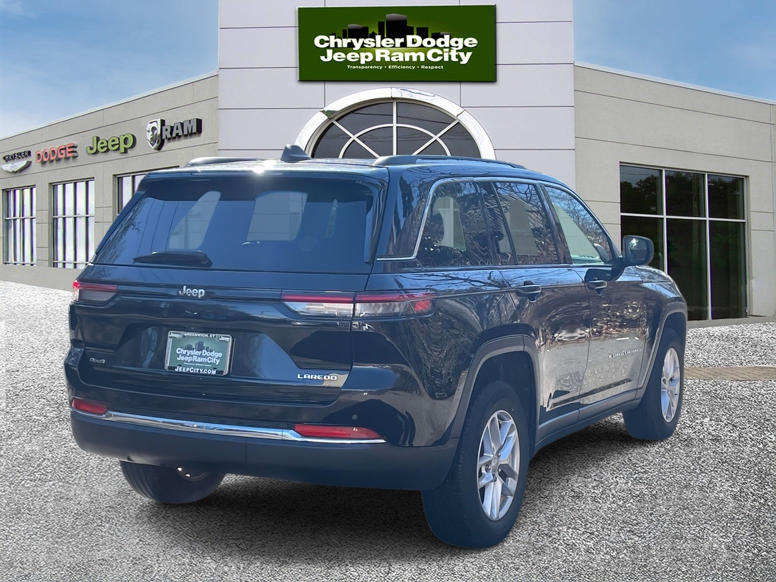 2023 Jeep Grand Cherokee Laredo 4x4