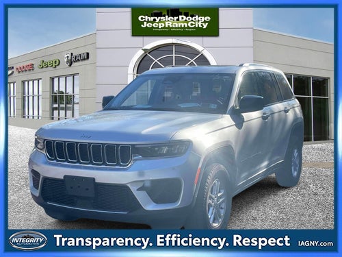 2023 Jeep Grand Cherokee Laredo 4x4