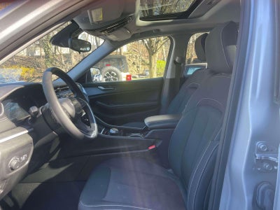 2023 Jeep Grand Cherokee Laredo 4x4