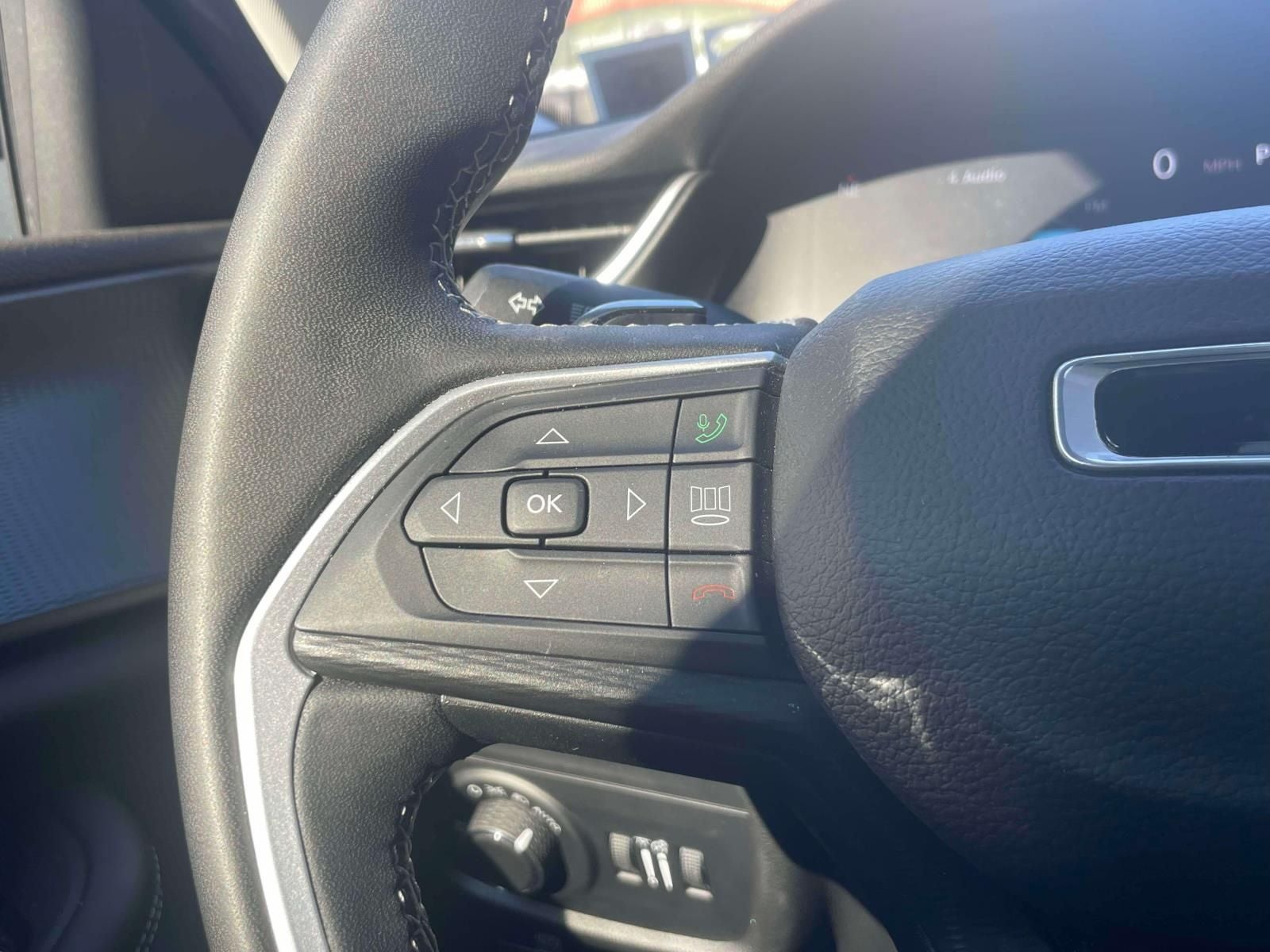 2023 Jeep Grand Cherokee Laredo 4x4