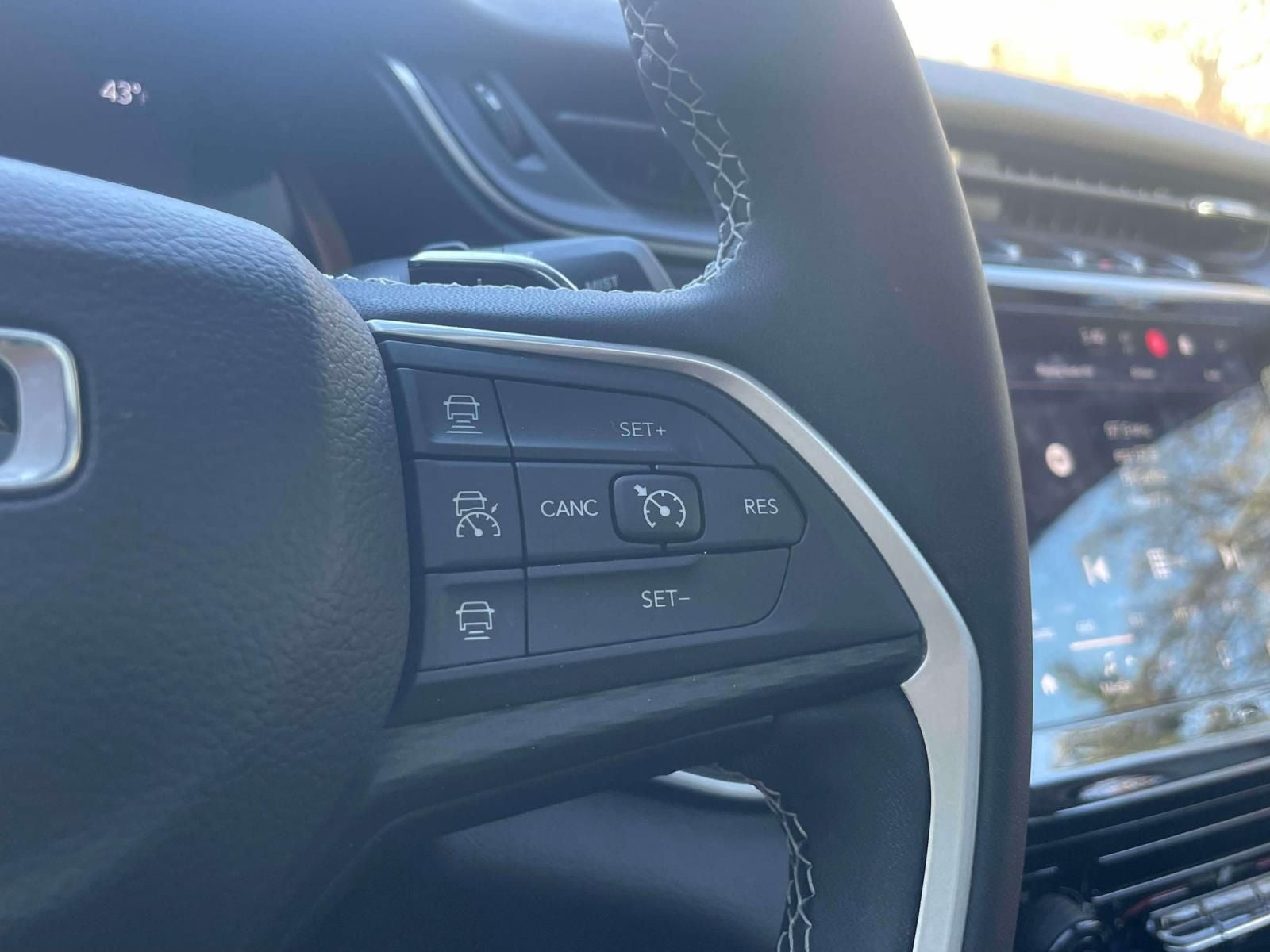 2023 Jeep Grand Cherokee Laredo 4x4