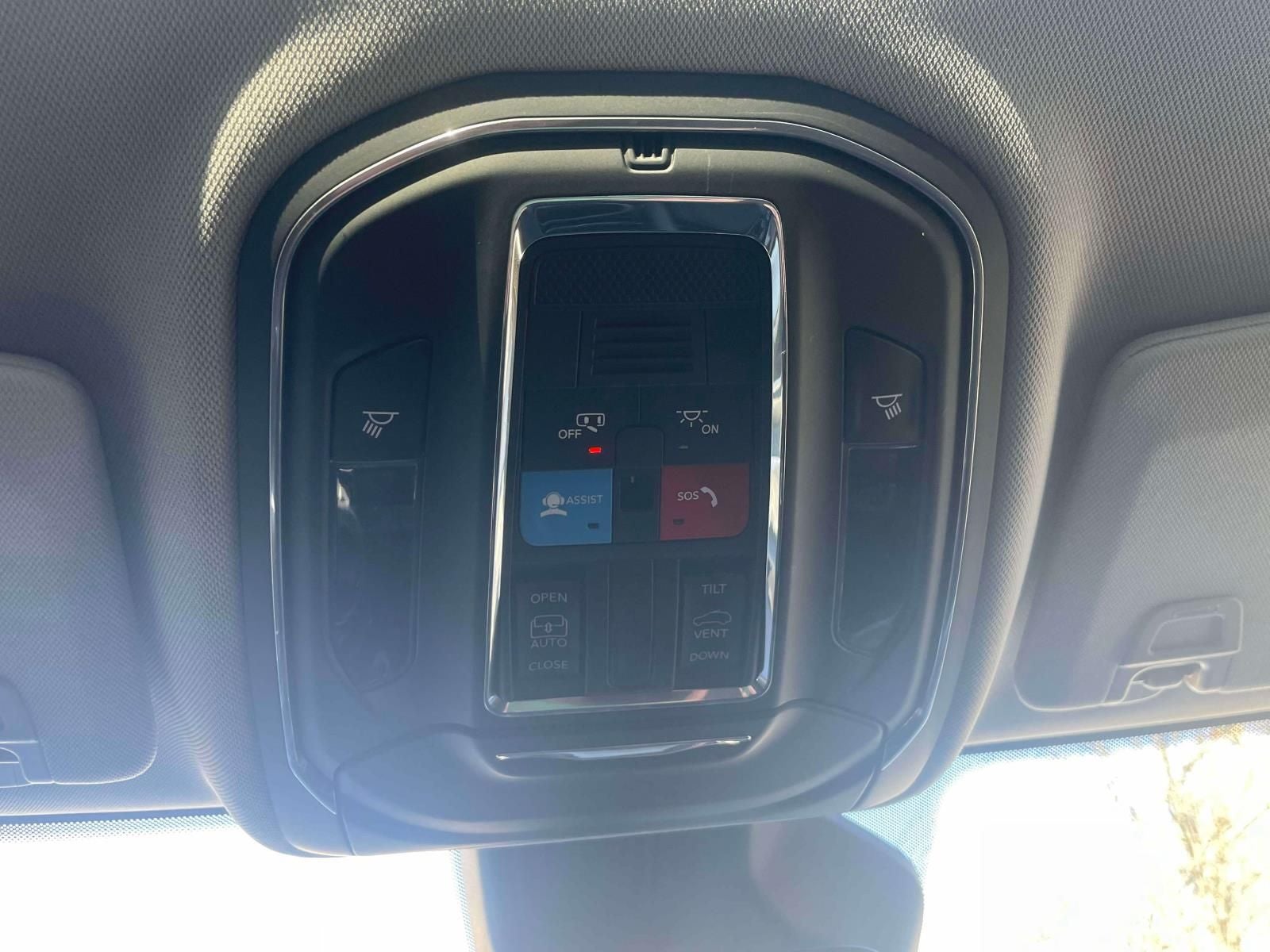 2023 Jeep Grand Cherokee Laredo 4x4