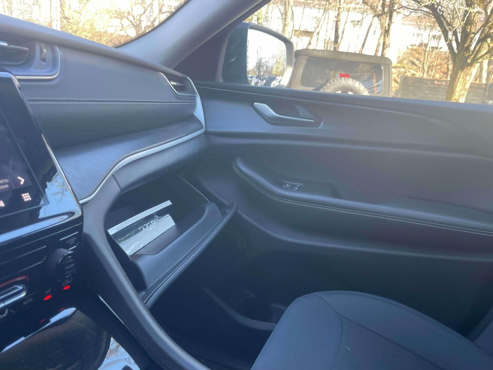 2023 Jeep Grand Cherokee Laredo 4x4