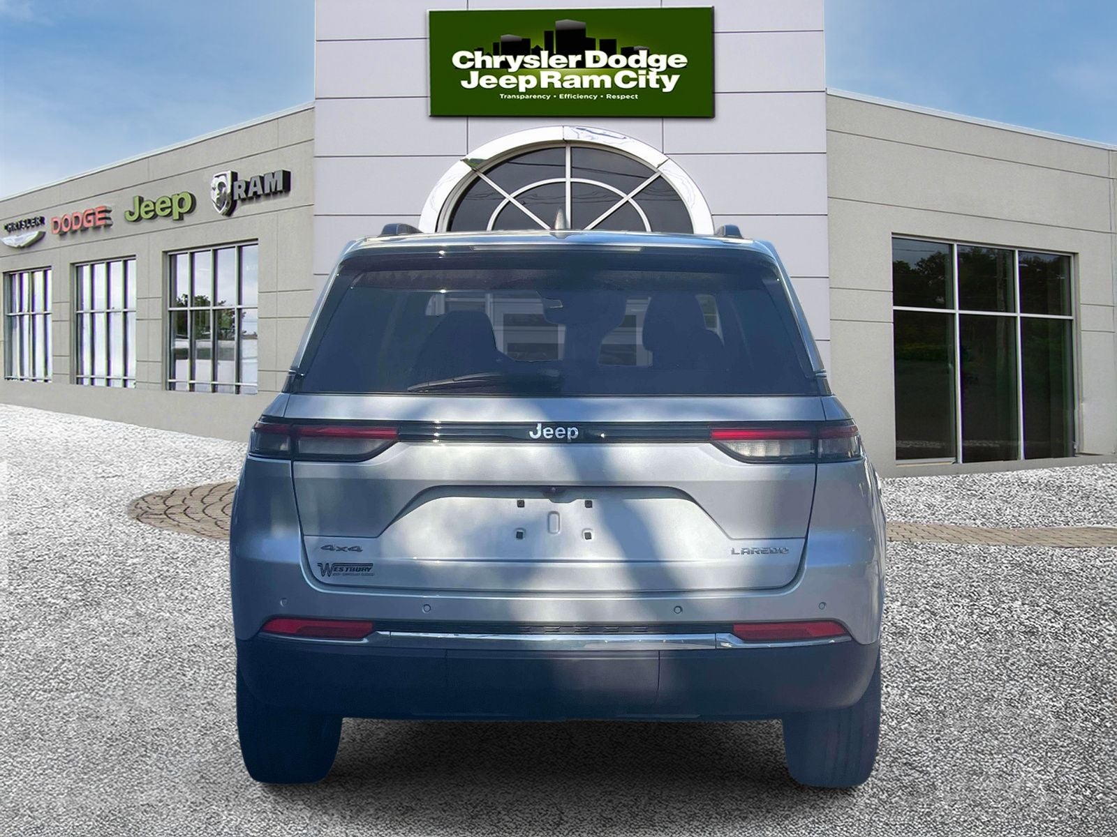 2023 Jeep Grand Cherokee Laredo 4x4