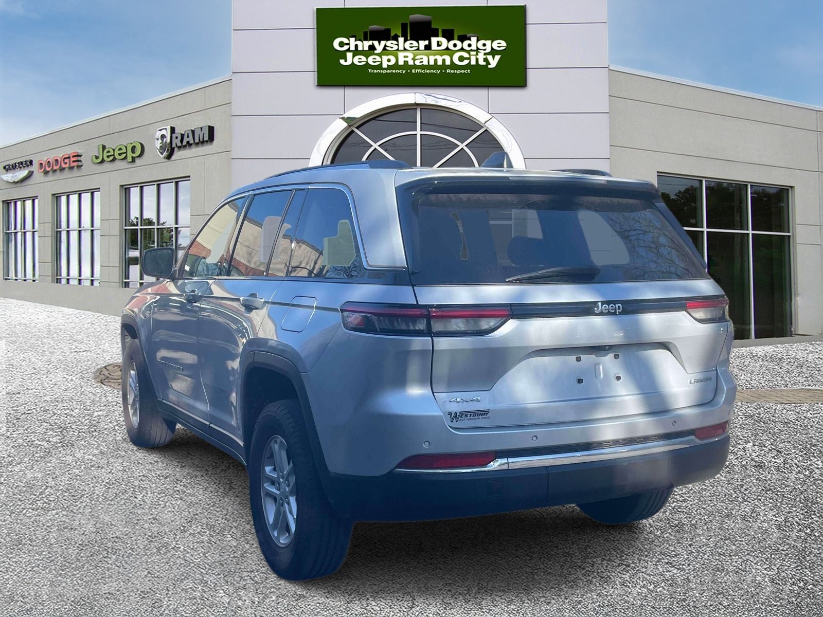 2023 Jeep Grand Cherokee Laredo 4x4