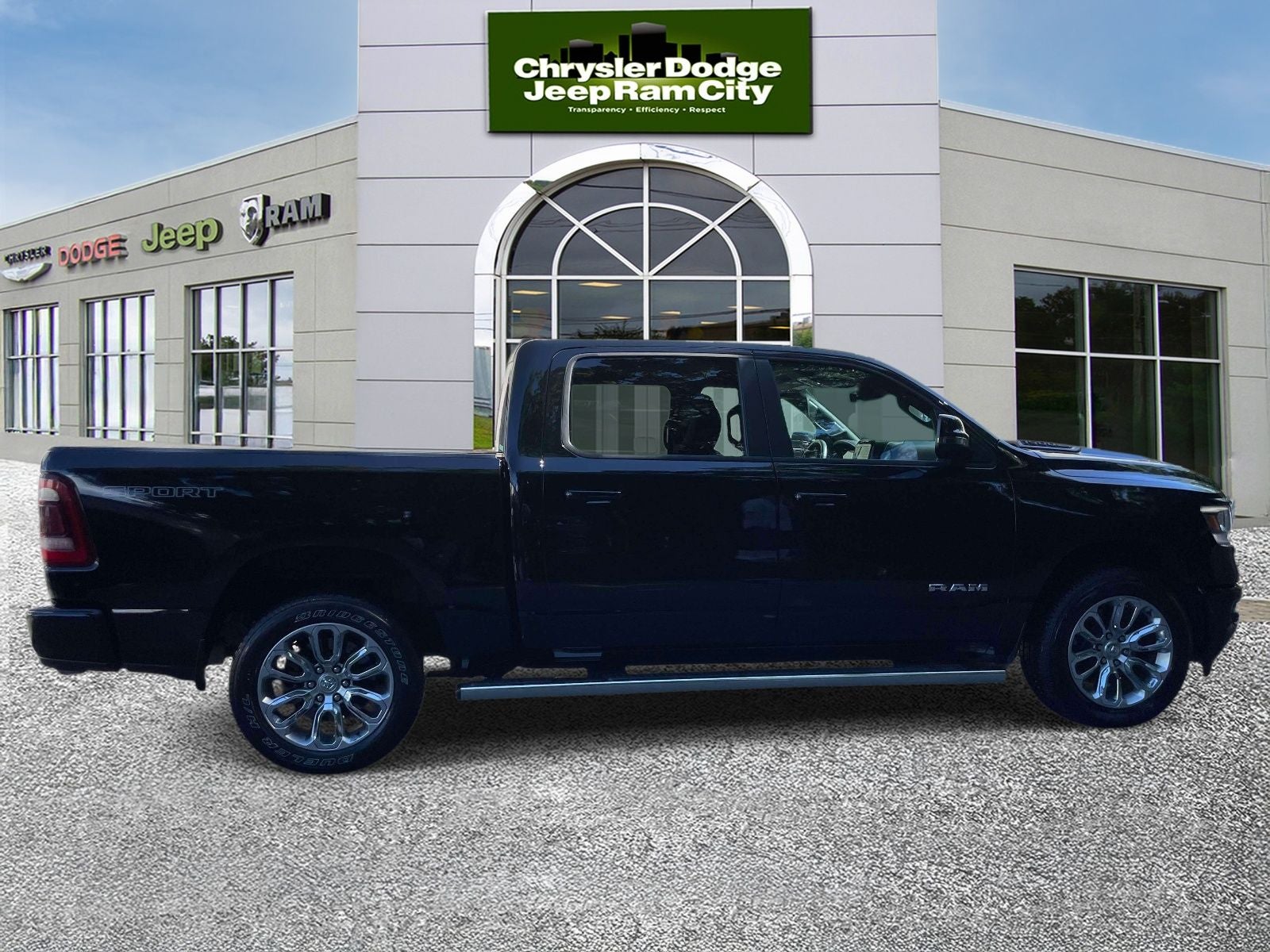 2023 RAM 1500 Laramie Crew Cab 4x4 5'7' Box
