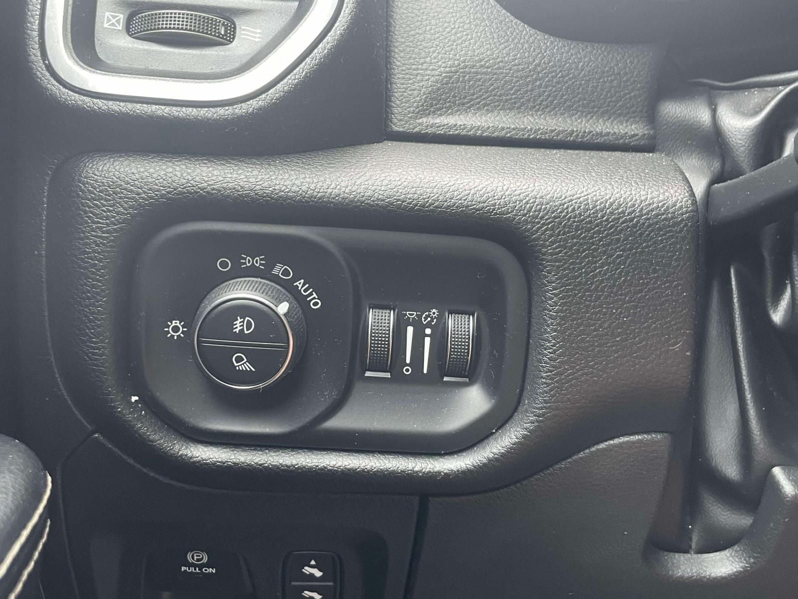 2023 RAM 1500 Laramie Crew Cab 4x4 5'7' Box