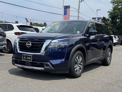 2025 Nissan Pathfinder SL