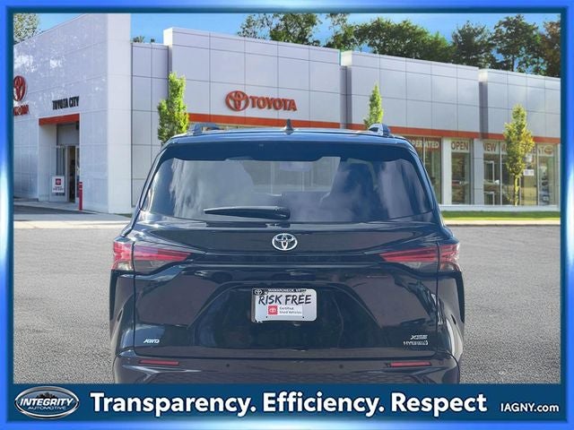 2023 Toyota Sienna XSE 7 Passenger