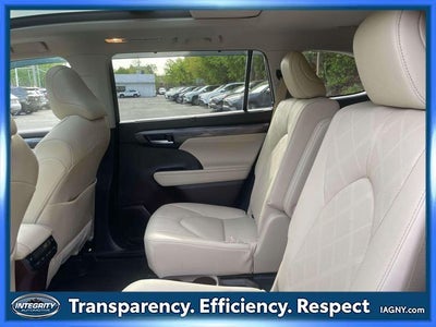2021 Toyota Highlander Hybrid Platinum