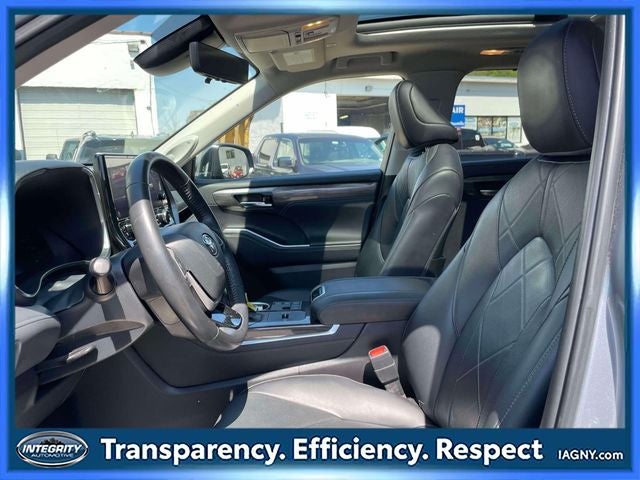 2024 Toyota Highlander Hybrid Platinum