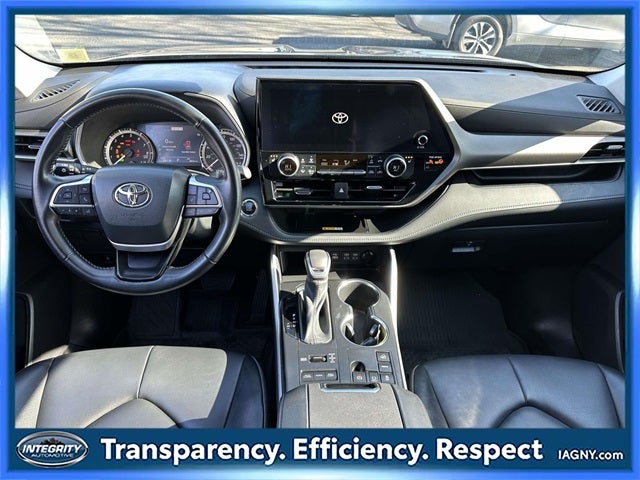 2023 Toyota Highlander XLE 8 PASSENGER BENCH SEATING