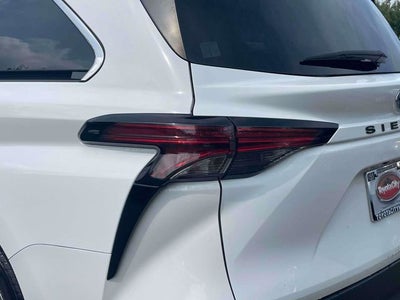 2022 Toyota Sienna LE 8 Passenger