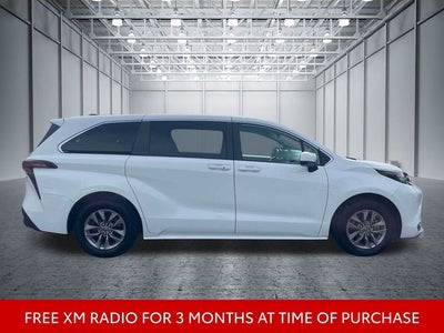 2022 Toyota Sienna LE 8 Passenger