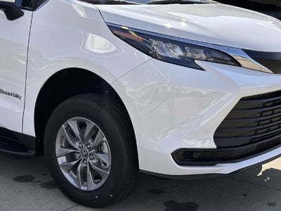 2026 Toyota Sienna LE 8 Passenger