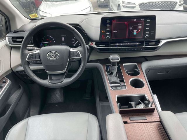 2025 Toyota Sienna XLE 8 Passenger